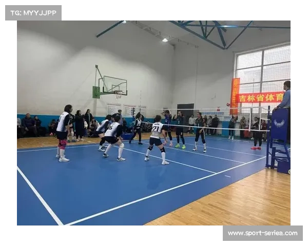 铁力市全民健身中心青少年手球赛激烈进行 观众热情高涨气氛火爆